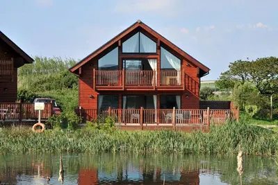 Image de Skylark sleeps 8 private Hot Tub & Dogs welcome Nr Padstow, Resort Pool Bar & Watersports