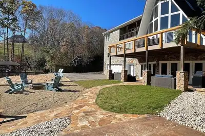 Image de The Chalet on Lake Wylie, 5000 sq ft, Sleeps16, Pet Friendly, Close to Charlotte