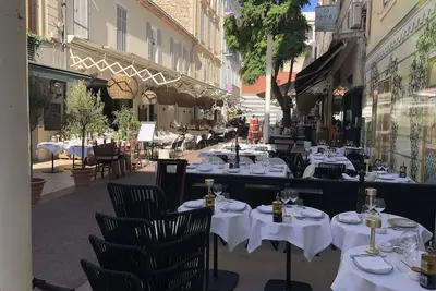 Image de Cannes : Commandant André / Florian walking street