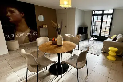 Image de Les demoiselles de la tour avec terrasse