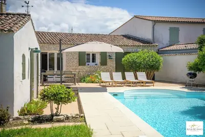 Image de Charming villa with swimming pool