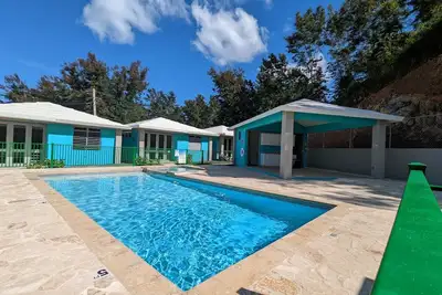 Image de Villa Tucan | Queen Beds | Pool | Parking | Sunset