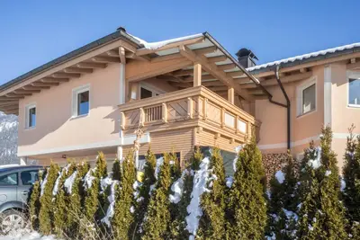 Image de Appartement \"Julia\" avec vue sur les montagnes, terrasse privée et Wi-Fi.