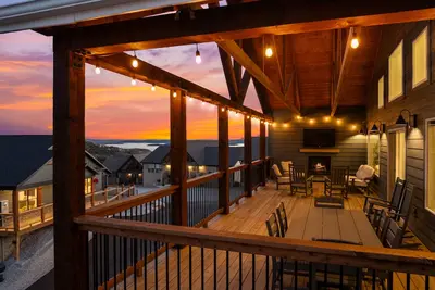 Image de New! 6 Bedrooms, Indoor & Outdoor Pools, Hot Tub, Game Rm, Theater Rm, Lake View