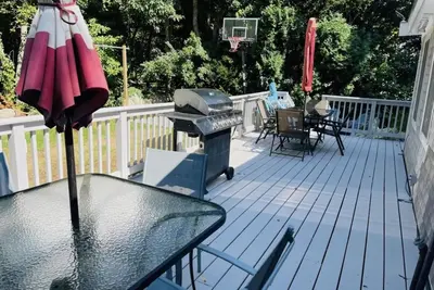 Image de Cozy Falmouth Summer Rental - Less than 1 mile from the beach! Pets considered!