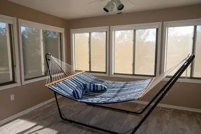 Image de Large home with foosball & pool tables, theatre room, Xl kitchen (pet friendly! )