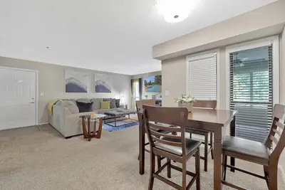 Image de *Cozy Living-King Bed-Mins from dining and shopping - HooverMet - Finley Ctr*