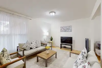 Image de Newly Renovated 3Beds 3Bath[1Full+2half] House in Central Ajax, Ontario, Canada