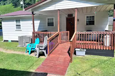 Image de Cute Little Whole House For Rent<br>Franklin’s Lodge