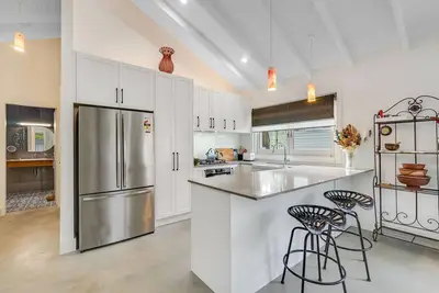 Image de The Bunkie, close to beach and local shops.