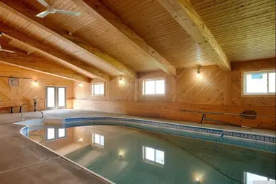 Image de Serene Cozy Vacation House with indoor heating pool