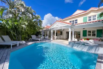 Image de Villa Élégante avec Piscine Près de la Plage