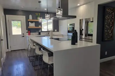 Image de Dreamly Art House in the meddle of Disney and universal Studios