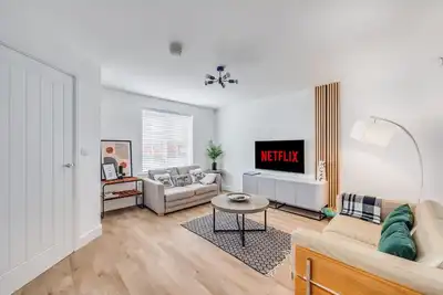 Image de Brand New Luxury 3-Bedroom House - Wifi & Parking
