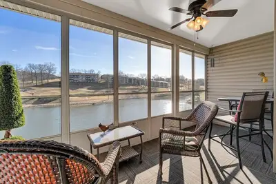 Image de Branson Views of 17th Green/Pond