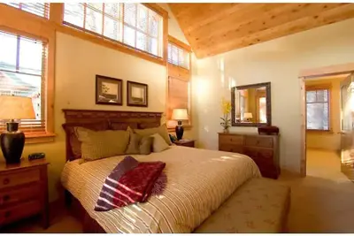 4 bedroom Cabin with Jacuzzi on the deck