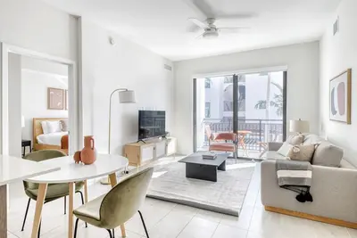 Image de Classic Miramar 2br w\/ Gym, Pool & W\/D, nr Wf, by Blueground