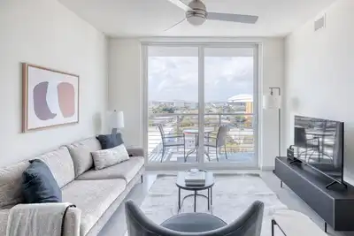 Image de Trendy Brickell 2br w/ Gym, Pool & W/D, nr City Center, by Blueground