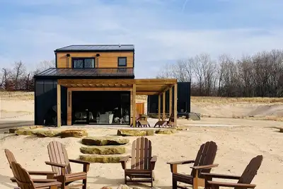 Image de Family Friendly Lake Front New Build - 5bdrm + Hot Tub