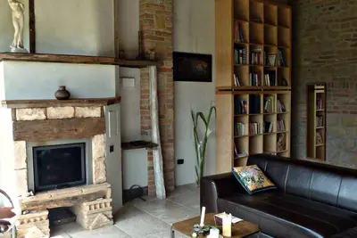 Image de Ancient Renovated Hay-Barn in the Foothills of the Sibillini Mountains
