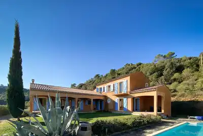 Image de Villa magnifiquement située, entre Saint Chinian et Assignan. Piscine chauffable