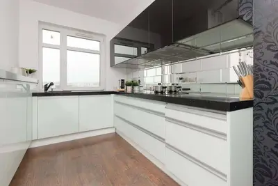 Image de Al. Wilanowska 9a | Stylowy Apartament | Biurko