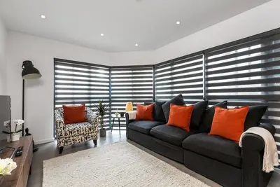 Image de Enjoy a stylish experience at this centrally-located city flat.