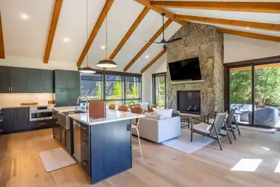 Image de Blue Sky Chalet - Bright and Open Luxury Home