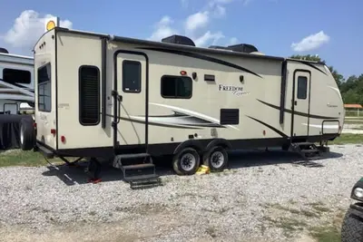 Image de Clean, safe, and cozy Rv located between Lafayette and Lake Charles.