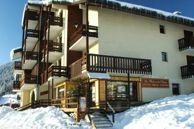 Image de À 100m des pistes de ski, 2ème étage, vue montagne, balcon, télévision, casier à ski, 27m²