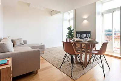 Image de Stunning Duplex Near River by LovelyStay