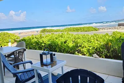 Image de Beachfront Condo -Close to Town - Gated Community