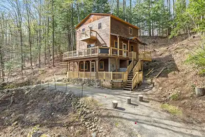 Image de Charming cabin with three river-view decks & private setting