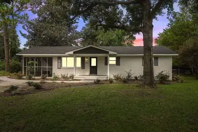 Wilmington Encanto ~ Renovated and Close to Everything