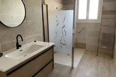 Image de Bas de villa très spacieux et indépendant (90m2)