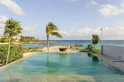 Image de Beachfront Designer House in Private Development with Private Pool and Full Staff