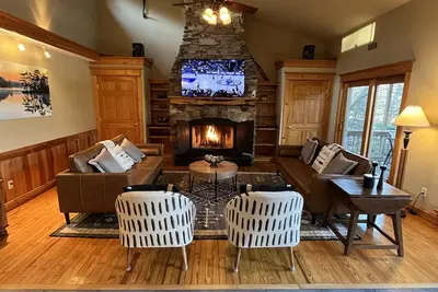 Image de Beautiful  Private Lakefront Oasis