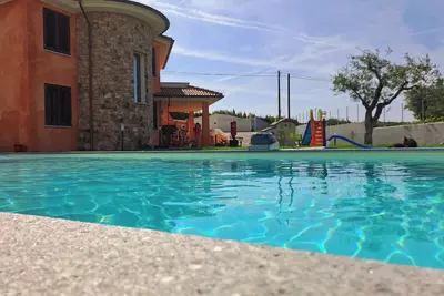 Image de Villa Geneva with swimming pool just a few minutes from the beach