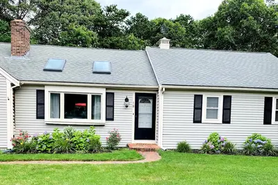 Image de Cheerful 3 Bedroom Home in Osterville - Great Deck