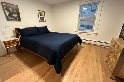 Quiet, private 1 bedroom garden apt near Harvard/Mit, sleeps 4 adults + 1 infant
