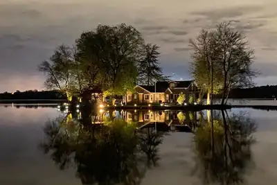 Image de Private Island on Puslinch Lake