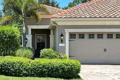 Image de Beautiful newly modeled Villa in desirable area, with amenities.