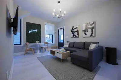 Image de Private 2 Level Apartment with Hot Tub in Tremont