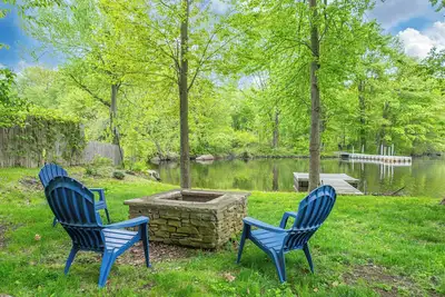 Image de Private Waterfront Home Nestled In A Quiet Section Of Lake Hopatcong
