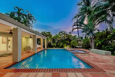 Image de Miami Dream Home /Heated Pool / Jacuzzi /Fire Pit / Bbq Area.