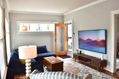 Image de Barb’s hip bungalow in historic Lake Claire w/in walking distance to lots of fun