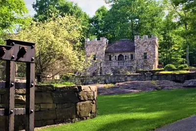 Image de 'The Castle Cottage' overlooking Lake George!