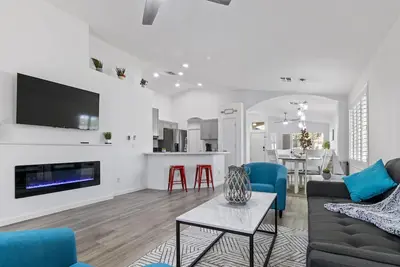 Image de Pool, Games, Close to Freeway, Hiking & Golf nearby. . In the heart of Peoria