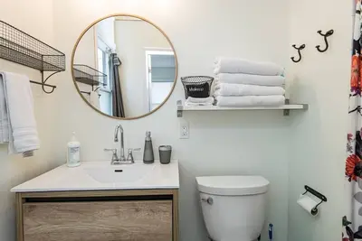 Image de Cozy Cottage- Just minutes away from downtown
