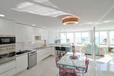 Image de Agréable appartement pour 4 personnes avec Wifi, climatisation, piscine, Tv et parking